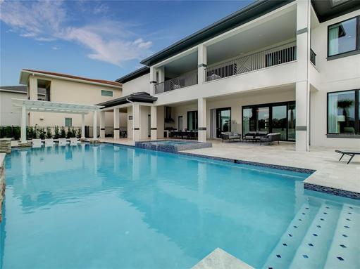 Spectacular massive pool