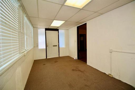 Foyer - Entrance into Formal Livingroom