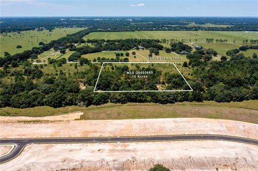 EQUESTRIAN TRAIL IN THE HEART OF SOUTHEAST LAKE COUNTY.  ONLY HOUR DRIVE TO EAST COAST BEACHES.