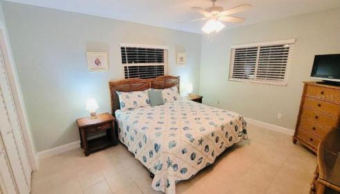 MAIN BEDROOM AS KING BEDDED