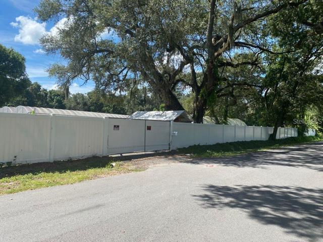 Entrance by Lake Ave