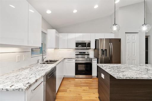 UNDERCABINET LIGHTING