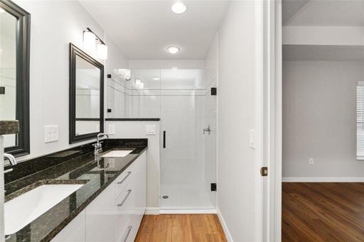 FRAMELESS GLASS DOOR WALKIN SHOWER