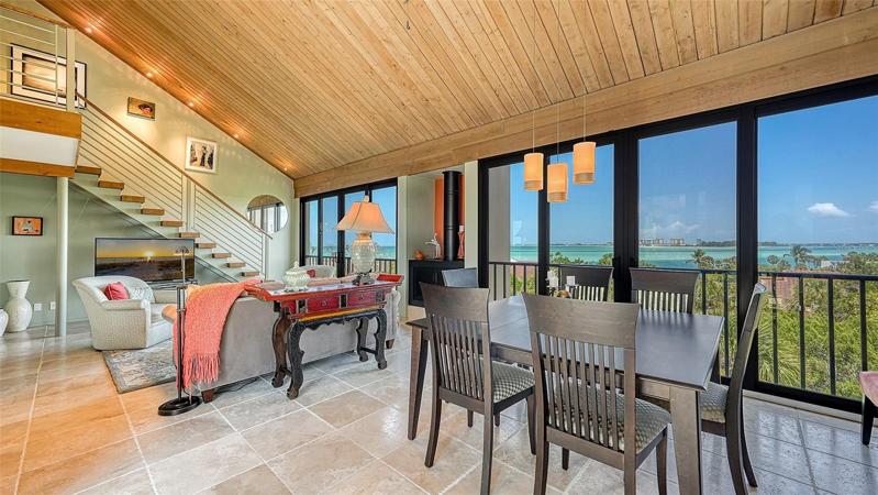 Beautiful 2 story Sandy Cove Penthouse with gorgeous Gulf and Lake views