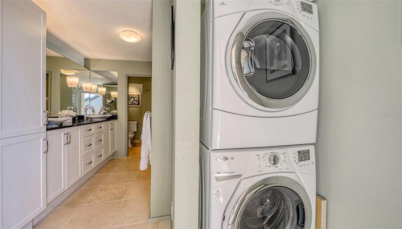 Washer & dryer in master suite