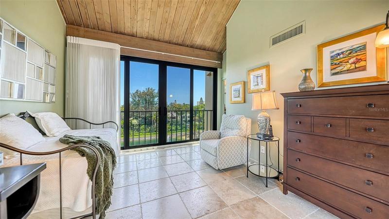 3rd Bedroom overlooks lake