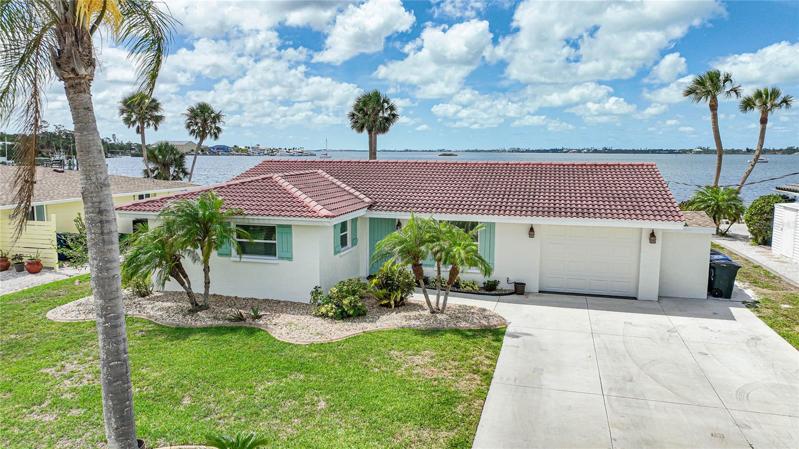 Welcome to life just inside the Intracoastal Waterway, tucked into a nook on Lemon Bay!
