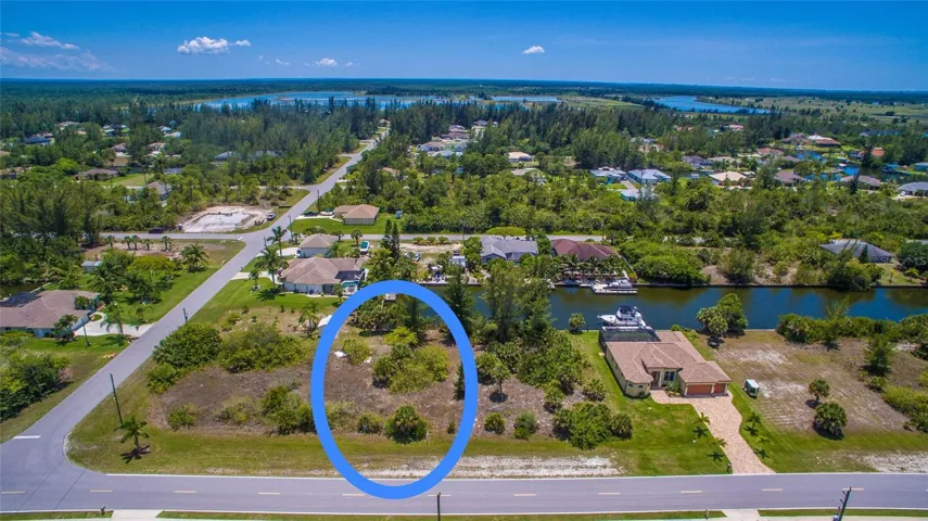 Saiboat Waterfront Lot Southern Backyard views