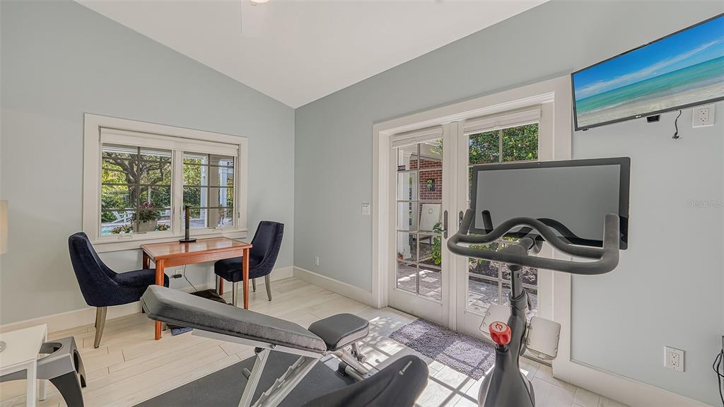 2 bed/1 bath pool house