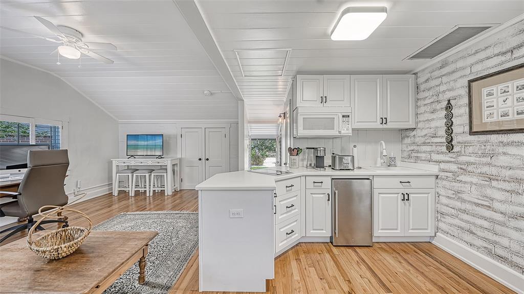 Casita over 2-car garage