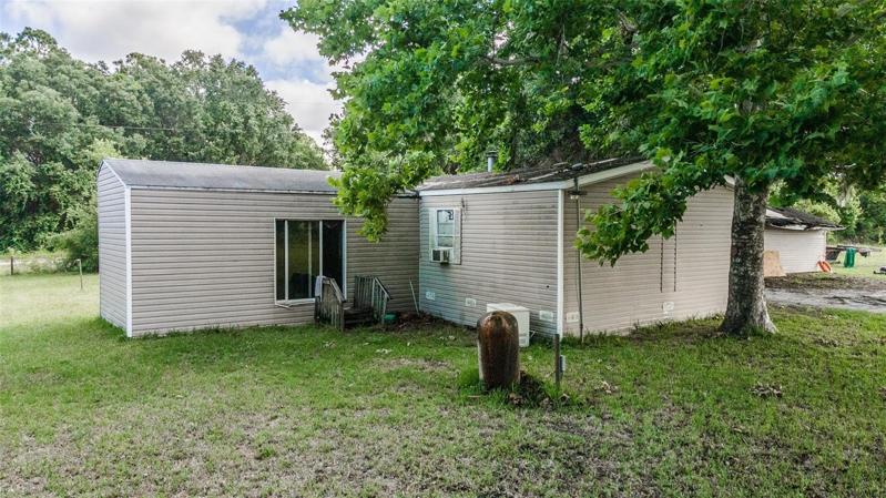 1,440 sqft in this 3 bedroom 3 bath double wide