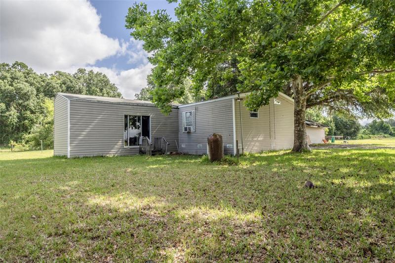 Back yard with plenty of space for hosting