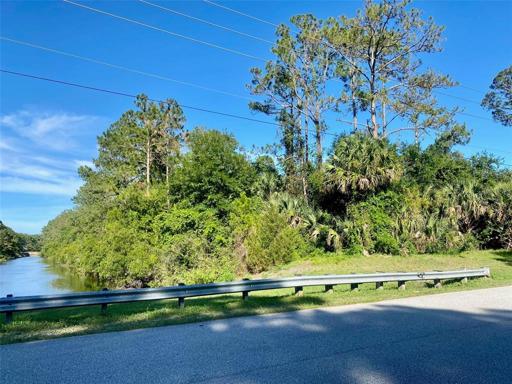 Side view of the lot - Canal view 