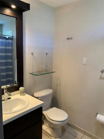 Bedroom 4 en suite bathroom