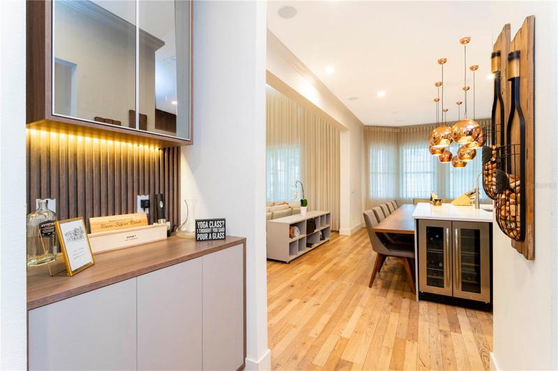 Transition from the dining room to the kitchen