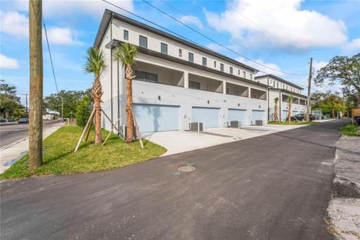Garage / Driveway