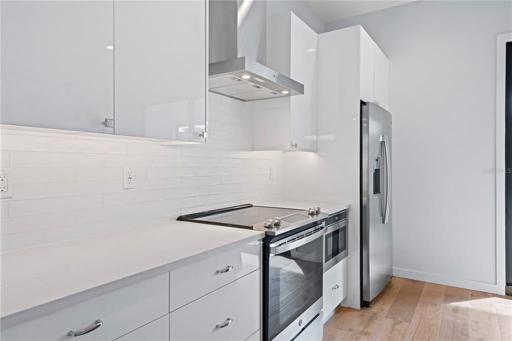 532 Unit 2 - WHITE BACKSPLASH