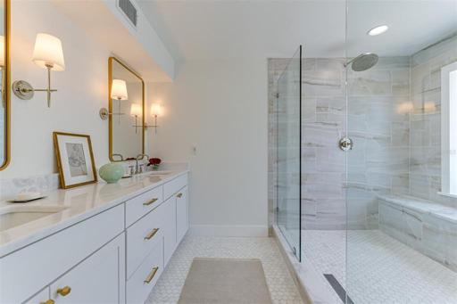 Master ensuite bath