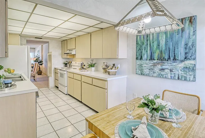 Nice eat-in breakfast area in the Kitchen.