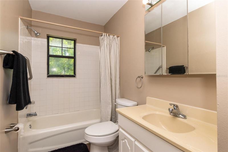 apartment bathrrom