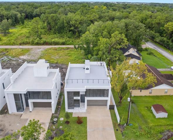 This home features 3,003 SF of spectacular contemporary architecture and design.