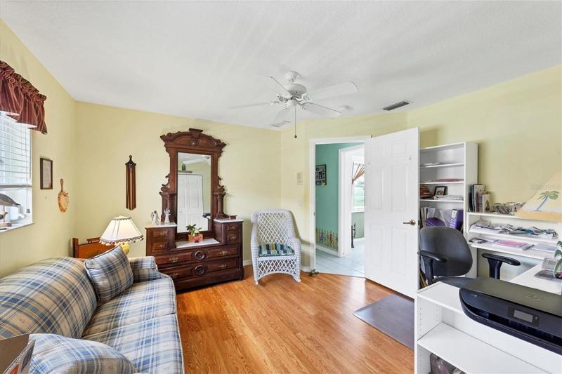 Guest room or office