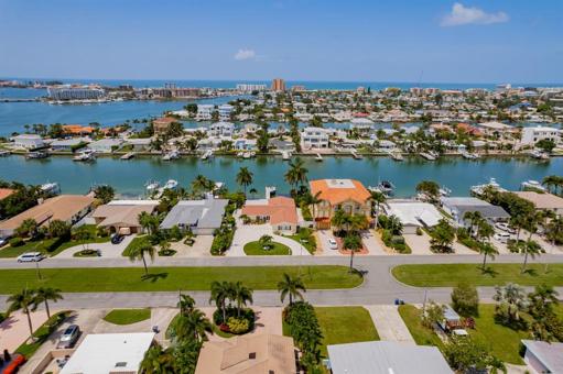 Front aerial looking toward the Gulf beach