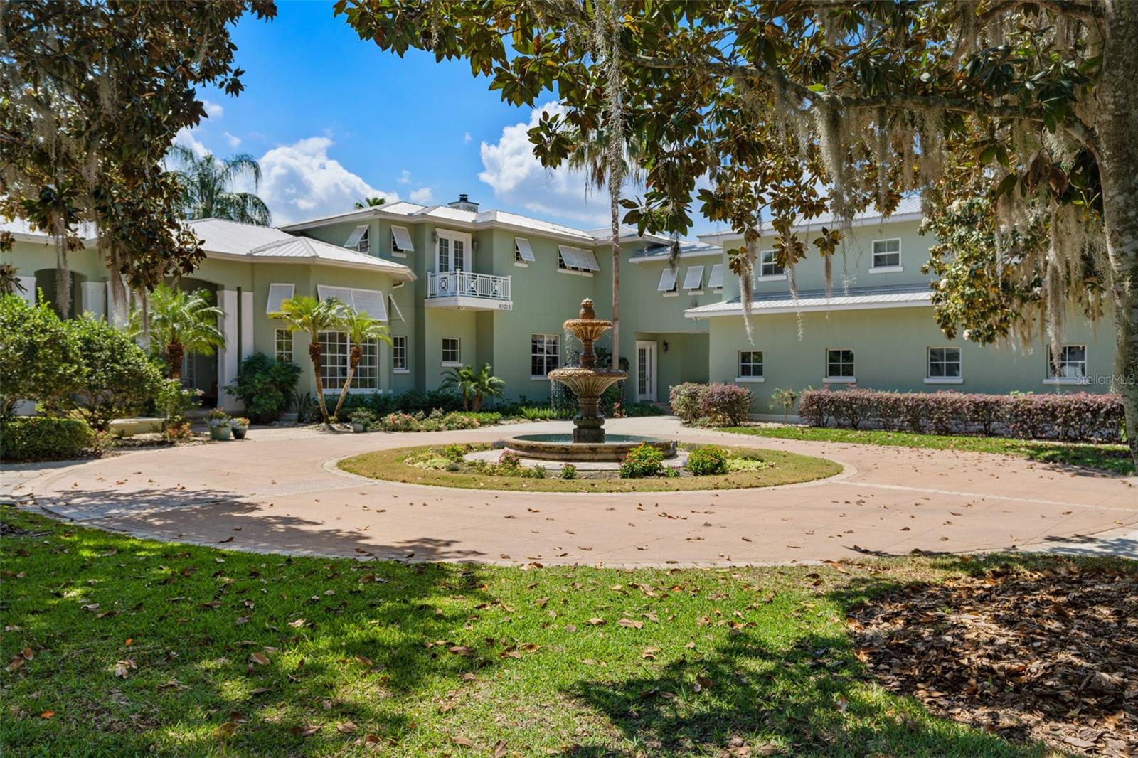 Circular Motor Court Driveway