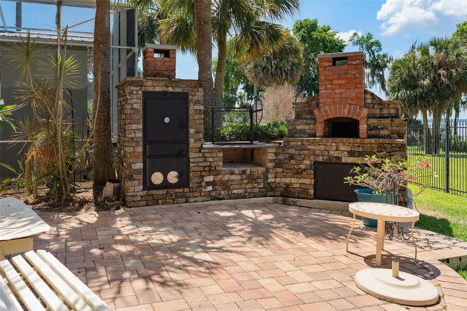 Smoker- Pizza Oven 