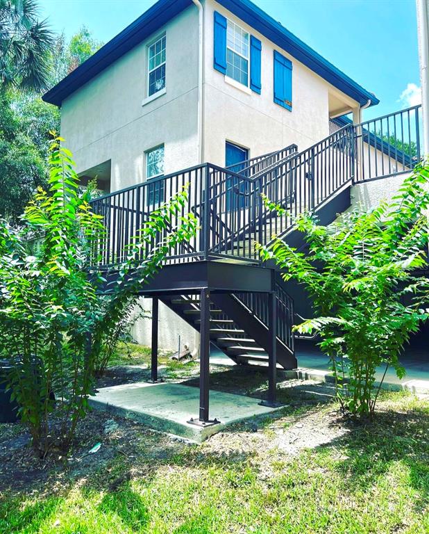 Shared outdoor yard