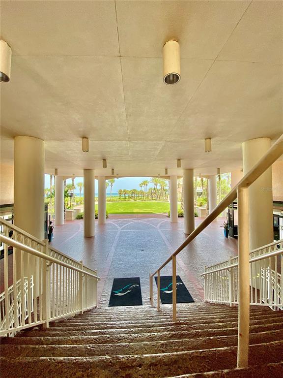 Courtyard leading to ocean 