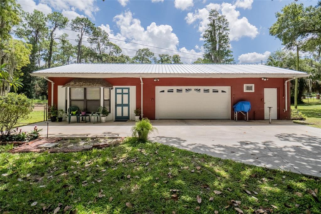 Detached 1BR/1BA Apartment w/3-Car Garage &amp; Workshop