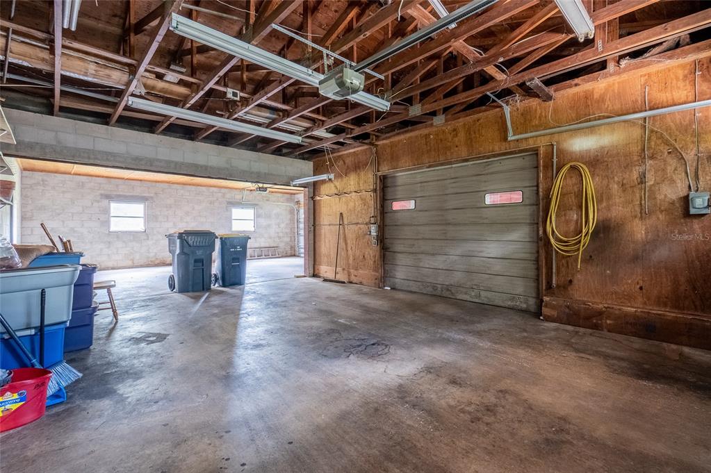 Apartment has Garage (Attached)