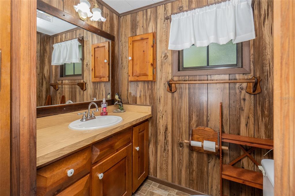 Cabin - Upstairs 1/2 Bath