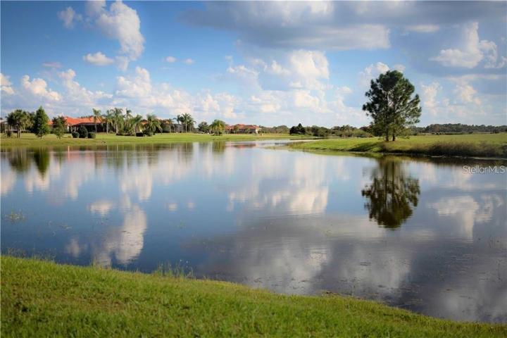 Lake Toscana View