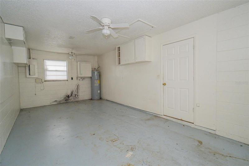 Utility room w/Laundry hookups and exterioe entrance