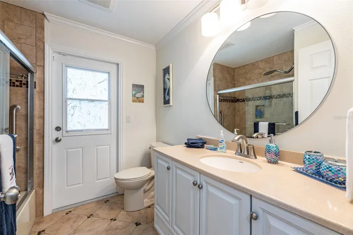 This bath has a door leading out to the screen lanai, so those with wet bathing suits can come in this way.