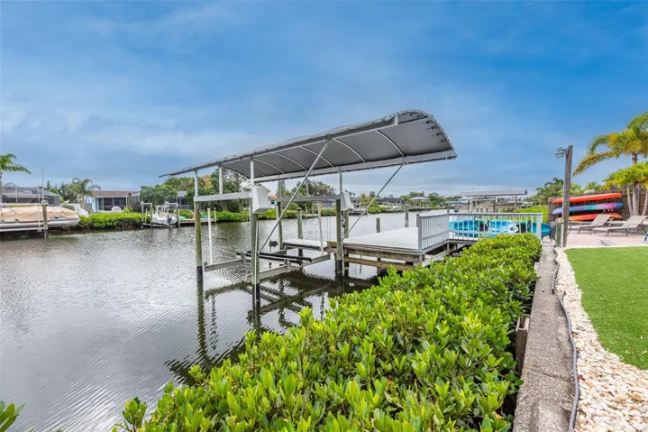 Covered lift will hold up to 10,000# boat