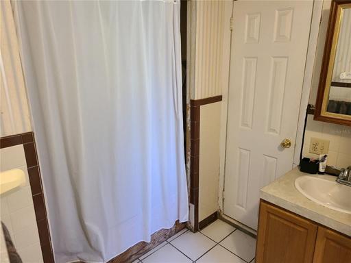 Closet in 2nd bathroom for air handler