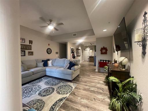 Living room 2br/2ba