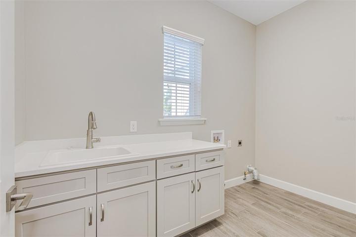 Laundry features Gas/Electrica Dryer connection