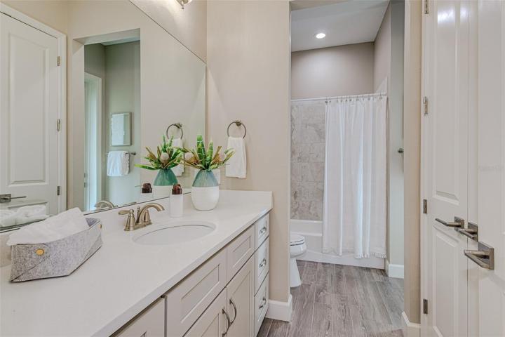 Hall / Pool Bath with 2 entrances