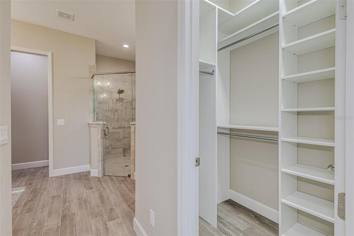 His / Hers Organized Walk in Closets
