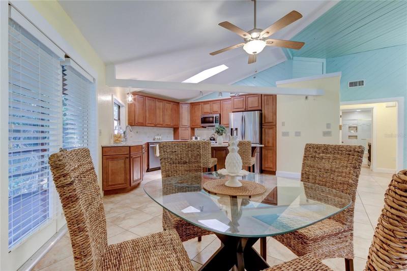 Dining Area - Kitchen