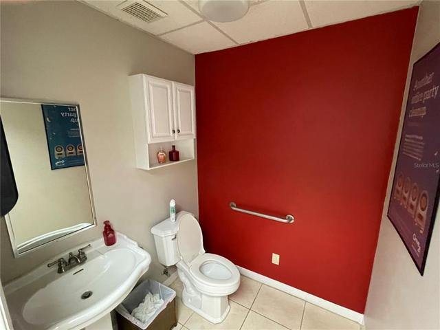 Handicap bathroom Suite B