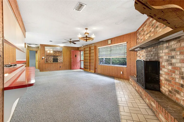Living Room Open concept to kitchen