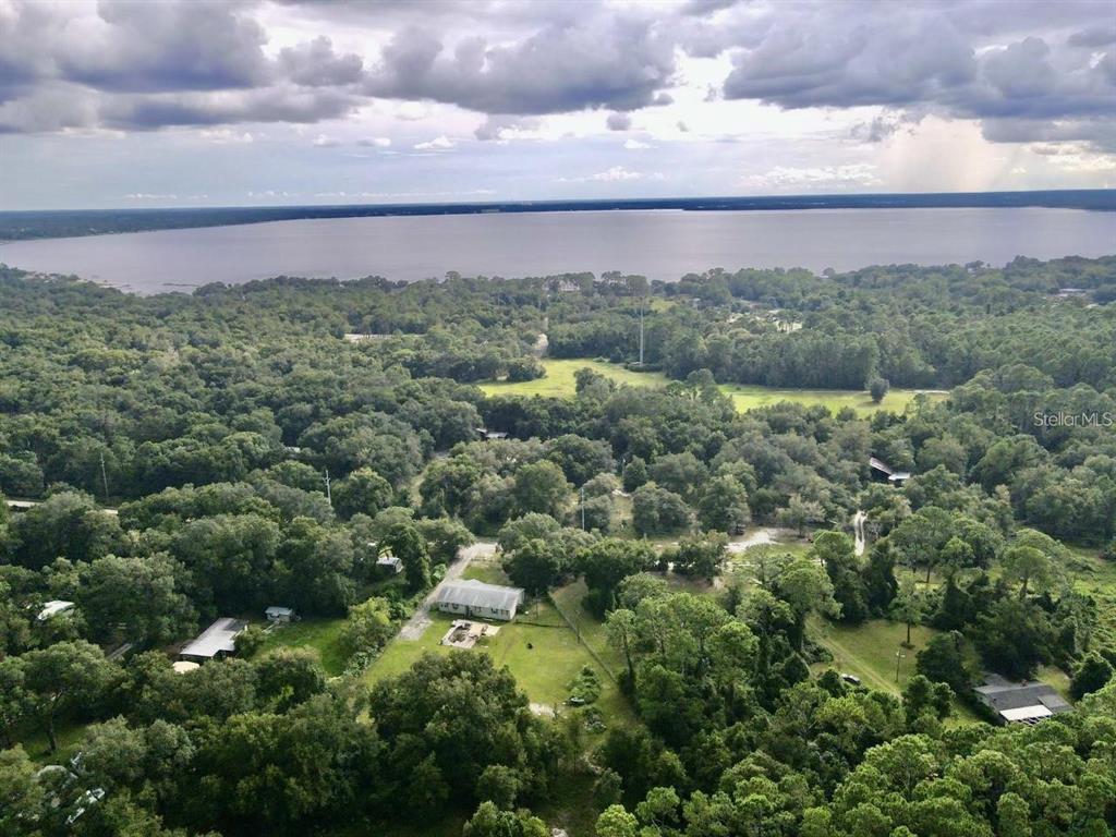 mins Away from Lake weir