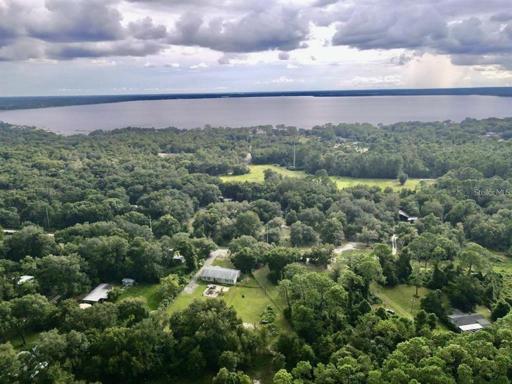 mins Away from Lake weir