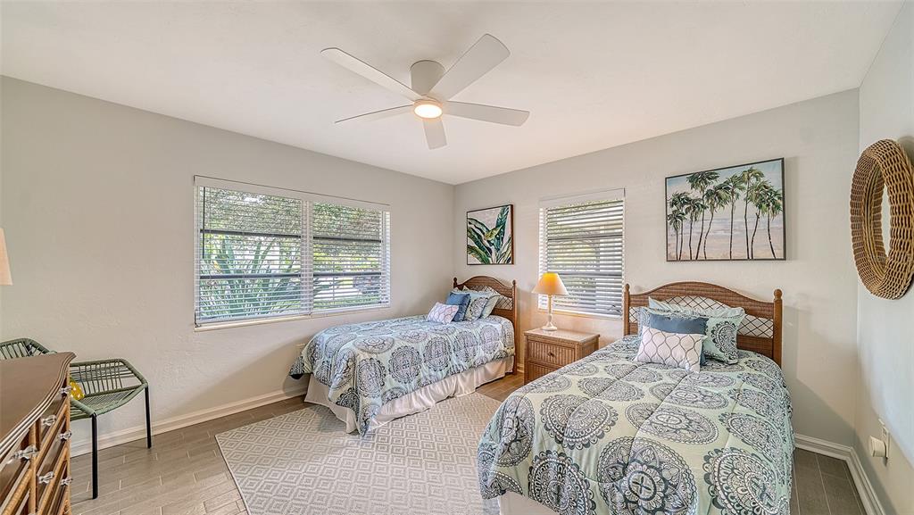 3rd bedroom with Twins