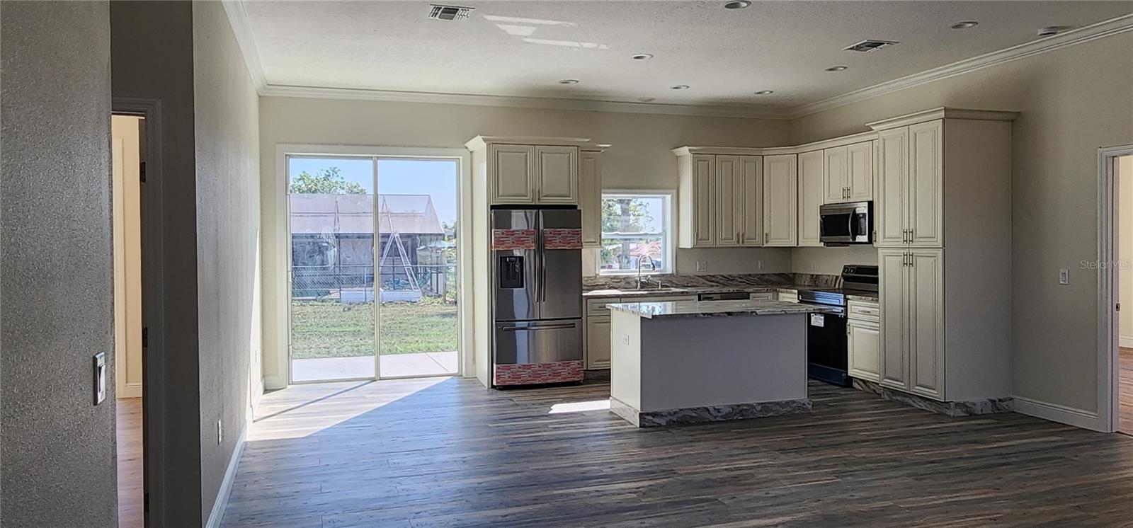 OPEN CONCEPT FLOOR PLAN
